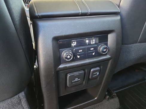 Used 2023 Chevrolet Traverse Premier image 28