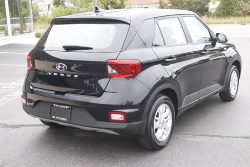 Certified 2022 Hyundai Venue SE image 3