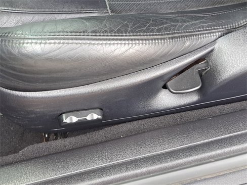 Used 2004 Ford Thunderbird image 23