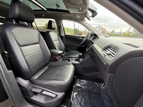 Used 2020 Volkswagen Tiguan SE R-Line image 31