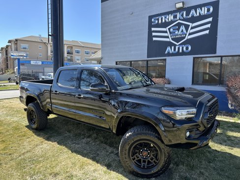 Used 2016 Toyota Tacoma TRD Sport image 2