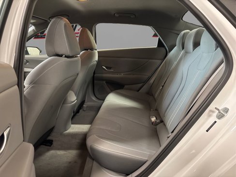 Used 2023 Hyundai Elantra SEL image 10