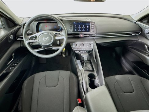 New 2025 Hyundai Elantra SE image 17