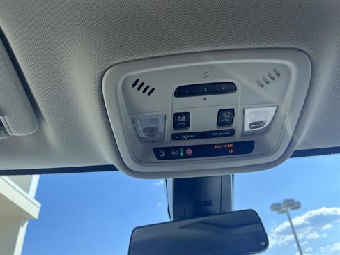 Used 2018 Chevrolet Traverse Premier w/ Redline Edition image 17