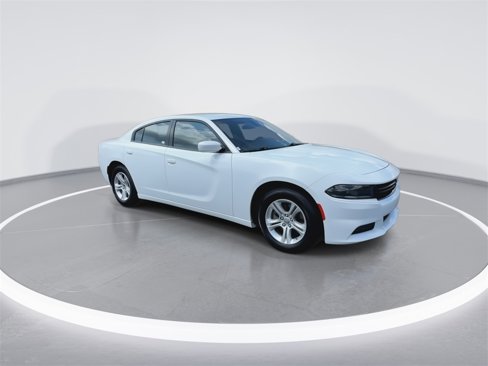 Used 2022 Dodge Charger SXT image 2