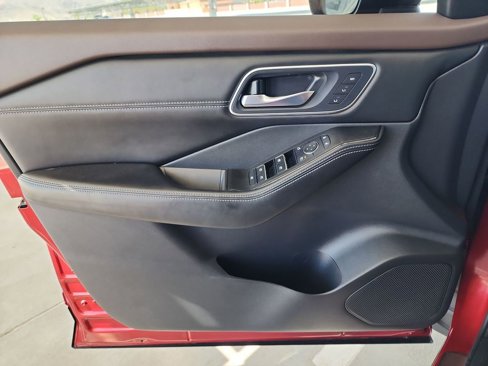 Used 2022 Nissan Rogue Platinum w/ Head-Up Display Package image 23