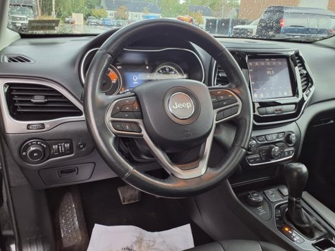 Used 2019 Jeep Cherokee Limited image 16