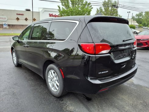 New 2025 Chrysler Voyager LX image 7