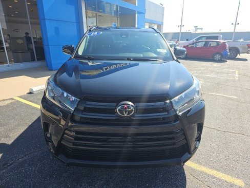 Used 2019 Toyota Highlander XLE image 2