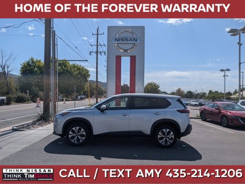 Used 2021 Nissan Rogue SV image 1