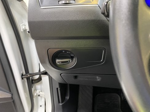 Used 2024 Volkswagen Tiguan SE image 34