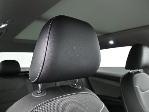 Used 2023 Volkswagen Taos SE w/ Panoramic Sunroof Package image 18