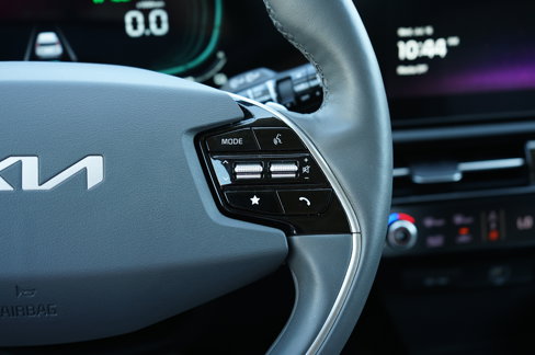 Used 2023 Kia Niro SX image 24