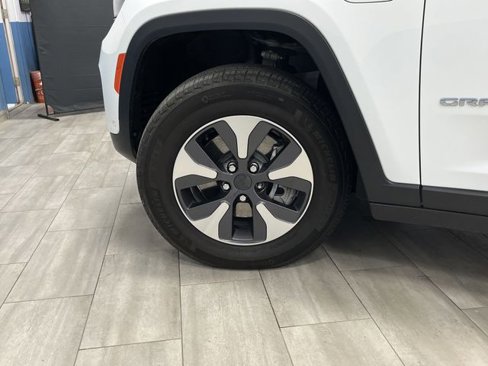 Used 2022 Jeep Grand Cherokee Limited 4xe w/ Luxury Tech Group II image 41