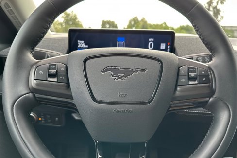 Used 2022 Ford Mustang Mach-E Premium image 31