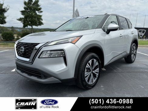 Used 2023 Nissan Rogue SV image 3
