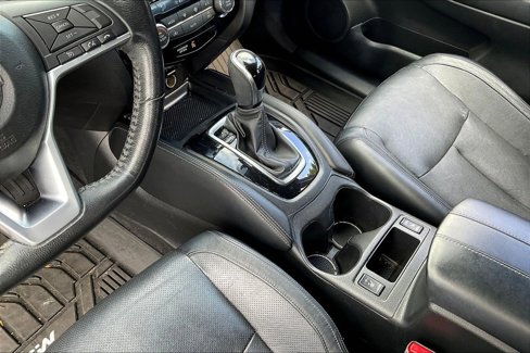 Used 2017 Nissan Rogue SL image 17