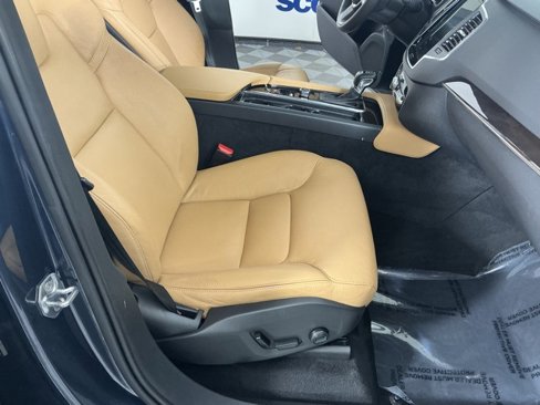 Used 2019 Volvo XC90 T6 Momentum w/ Advanced Package image 11