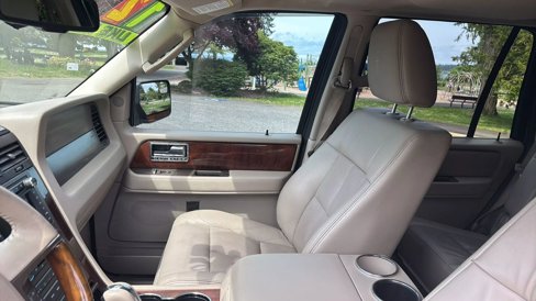 Used 2012 Lincoln Navigator 4WD image 32