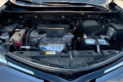 Used 2018 Toyota RAV4 LE image 11