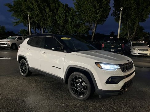 Used 2022 Jeep Compass Altitude image 3