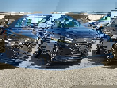 Used 2023 Hyundai Elantra SEL w/ Convenience Package image 4