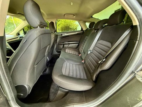 Used 2018 Ford Fusion SE image 7