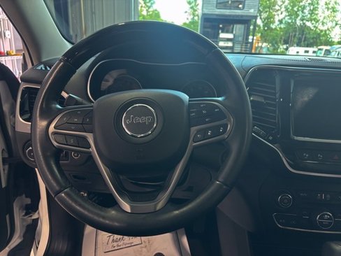 Used 2019 Jeep Cherokee Overland w/ Technology Group image 23