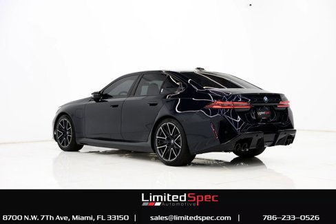 Used 2025 BMW M5 image 21