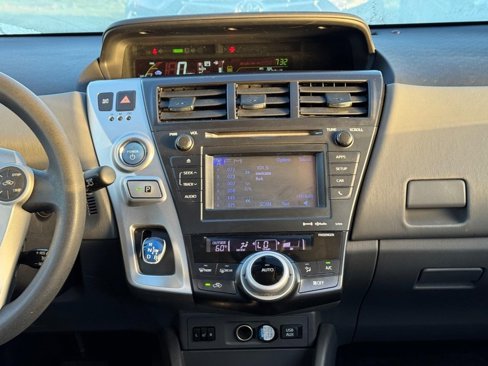 Used 2012 Toyota Prius V Five image 22