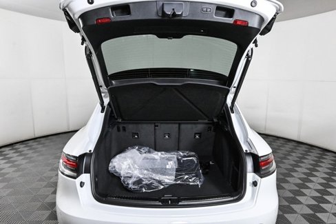 Certified 2025 Porsche Macan image 31