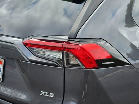 Used 2020 Toyota RAV4 XLE image 11