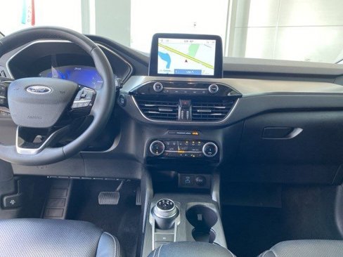 Certified 2022 Ford Escape Titanium image 31
