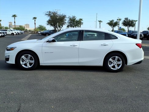 Used 2024 Chevrolet Malibu LT image 2