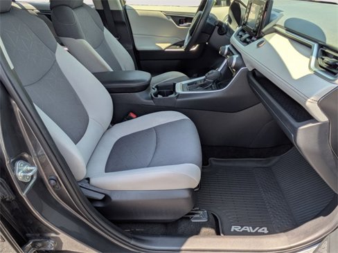 Used 2020 Toyota RAV4 XLE image 28