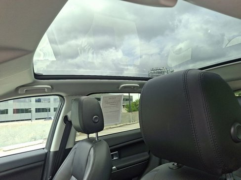 Used 2018 Land Rover Discovery Sport HSE image 6