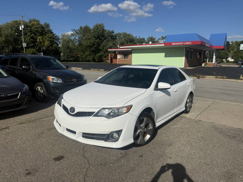 Used 2013 Toyota Camry SE image 2