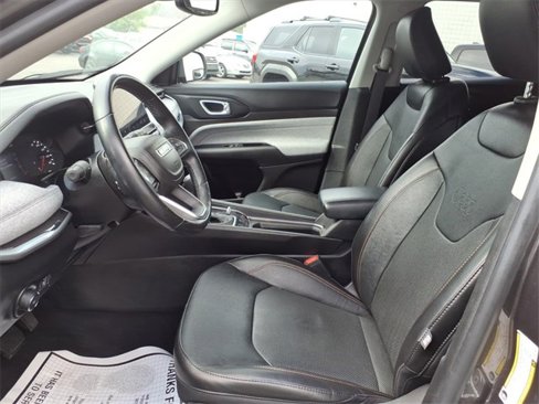 Used 2022 Jeep Compass Latitude image 3