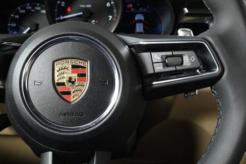 Certified 2025 Porsche Macan image 10