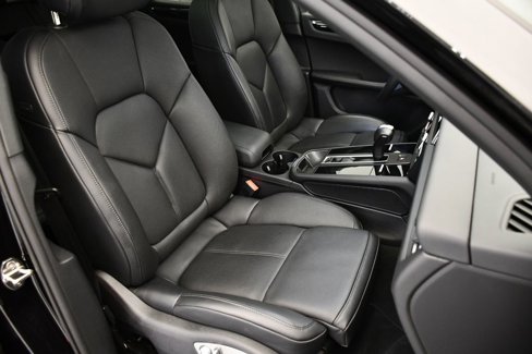 Certified 2025 Porsche Macan Turbo image 51