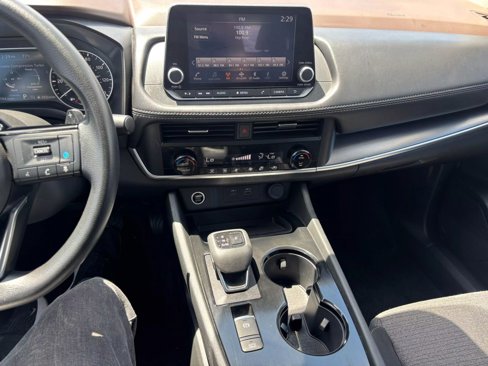 Used 2023 Nissan Rogue SV image 10
