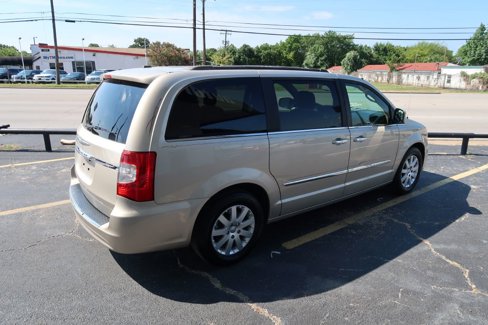 Used 2015 Chrysler Town & Country Touring w/ Driver Convenience Group image 3