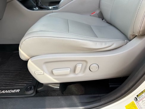 Used 2015 Toyota Highlander XLE image 19