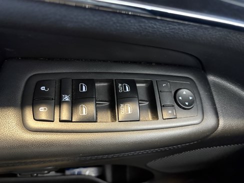Used 2018 Jeep Grand Cherokee Limited image 10