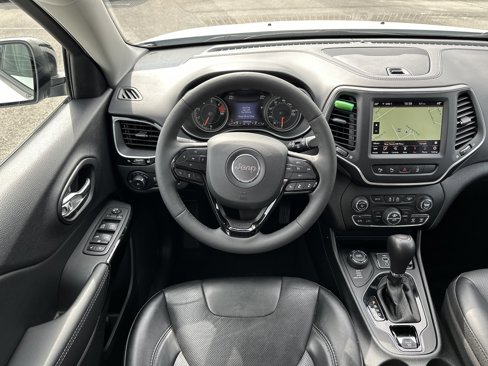 Used 2023 Jeep Cherokee Altitude Lux image 24