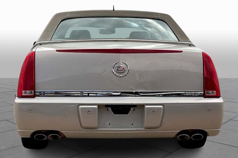 Used 2008 Cadillac DTS w/ Trunk Convenience Package image 4