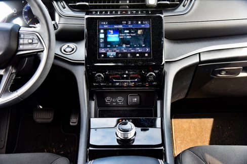 Certified 2023 Jeep Grand Cherokee Laredo w/ Luxury Tech Group I image 18