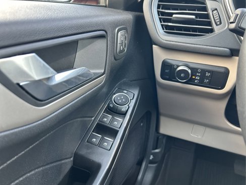 Used 2022 Ford Escape SEL w/ Technology Package image 5