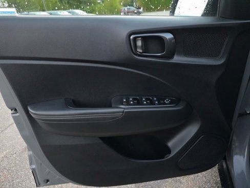Used 2022 Hyundai Venue Limited image 24