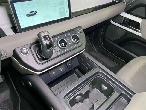 Used 2020 Land Rover Defender 110 First Edition image 35